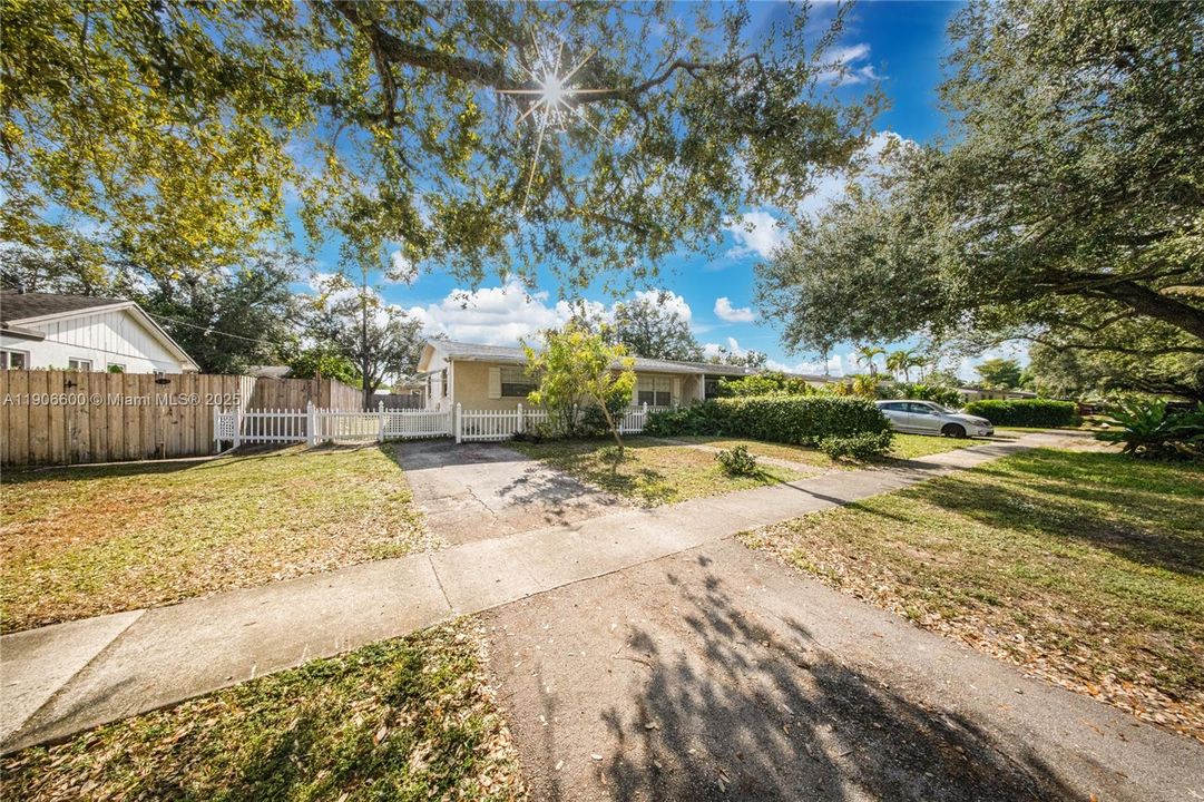 待售: $439,000 (2 贝兹, 1 浴室, 1087 平方英尺)