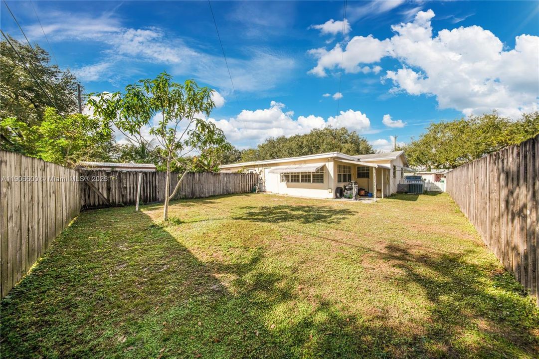 待售: $439,000 (2 贝兹, 1 浴室, 1087 平方英尺)