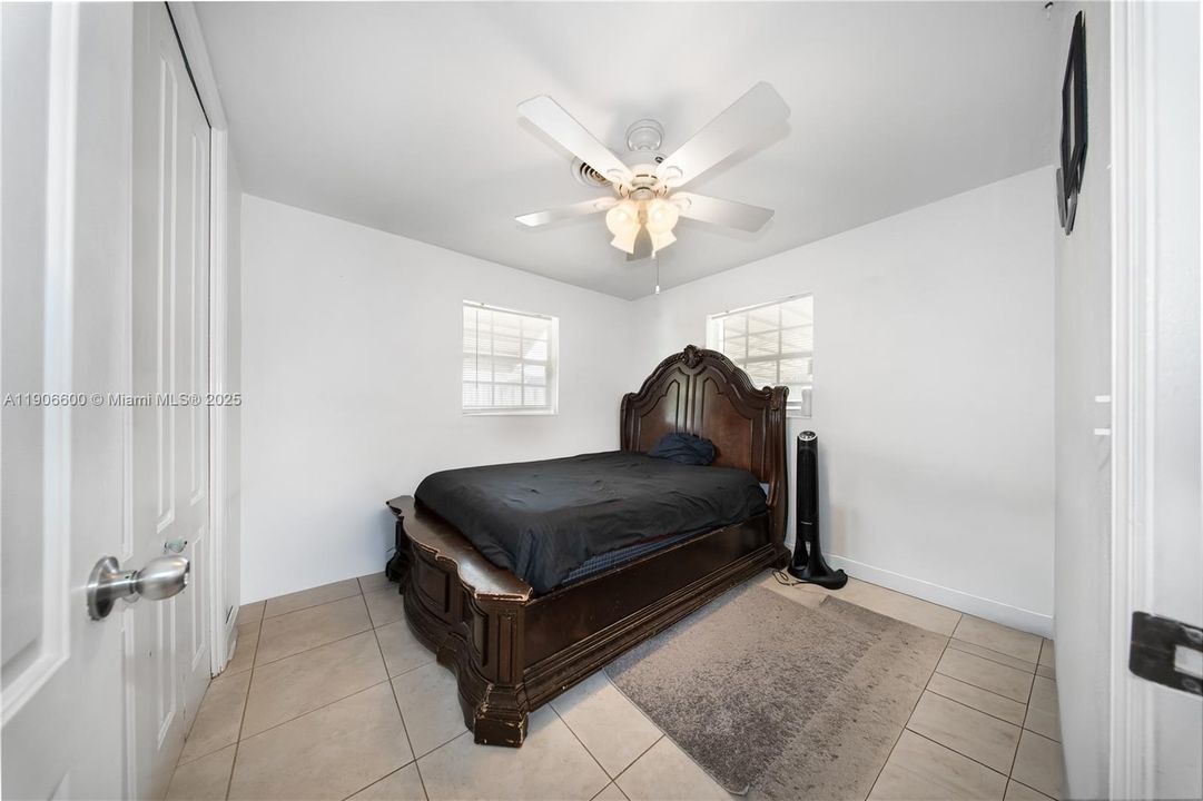 待售: $439,000 (2 贝兹, 1 浴室, 1087 平方英尺)