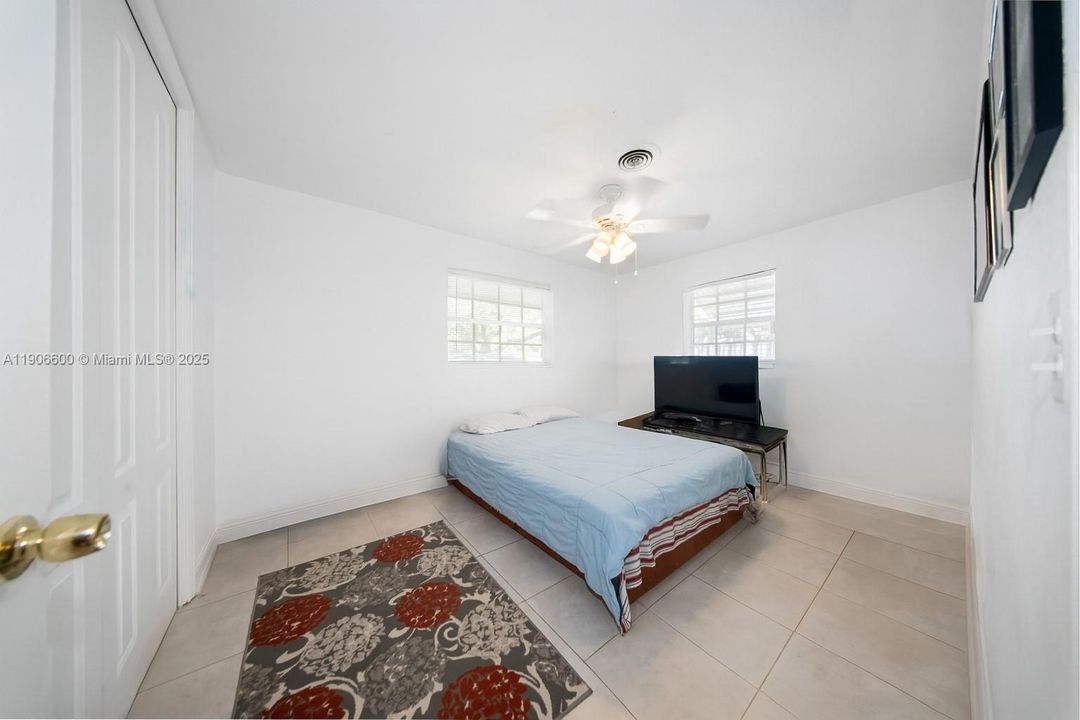 待售: $439,000 (2 贝兹, 1 浴室, 1087 平方英尺)