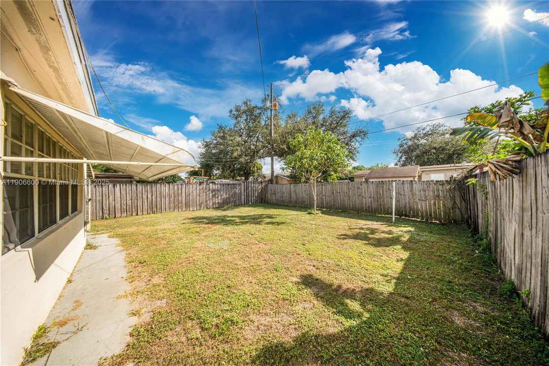 待售: $439,000 (2 贝兹, 1 浴室, 1087 平方英尺)