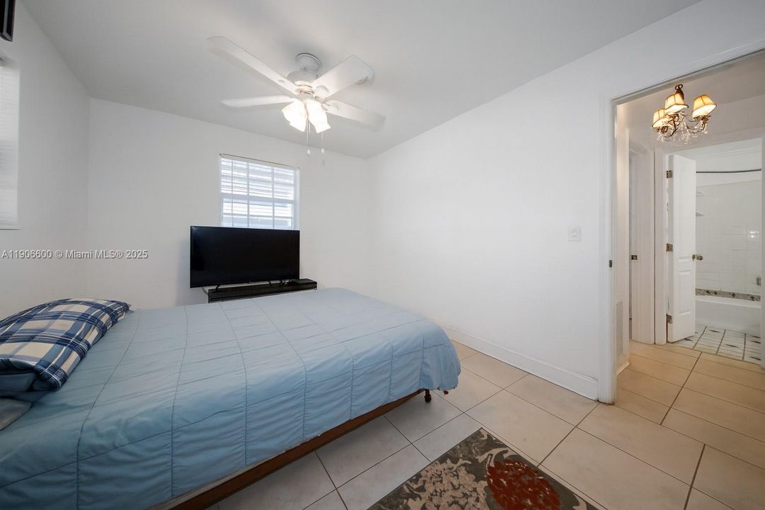 待售: $439,000 (2 贝兹, 1 浴室, 1087 平方英尺)