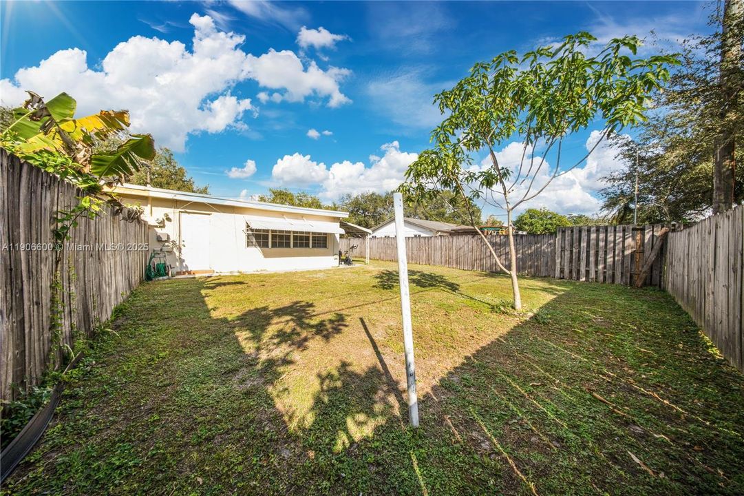 待售: $439,000 (2 贝兹, 1 浴室, 1087 平方英尺)