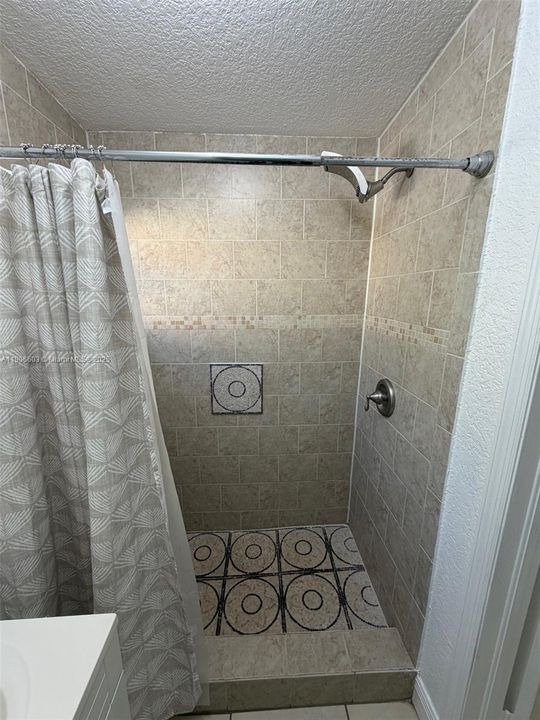 合同活跃: $520,000 (4 贝兹, 2 浴室, 1268 平方英尺)