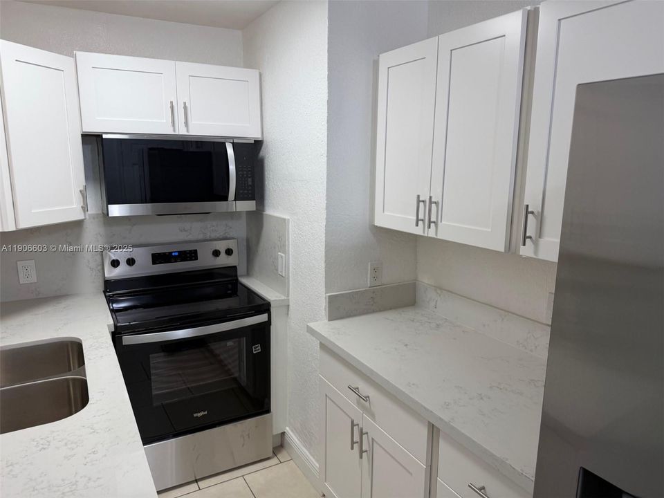 合同活跃: $520,000 (4 贝兹, 2 浴室, 1268 平方英尺)