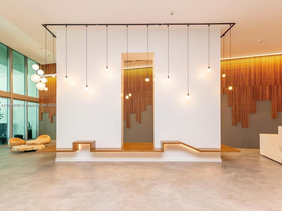 出租: $3,490 (2 贝兹, 2 浴室, 1030 平方英尺)