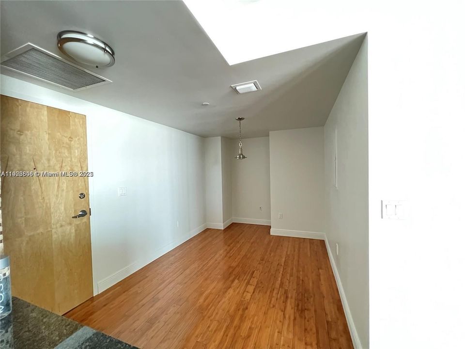 出租: $3,490 (2 贝兹, 2 浴室, 1030 平方英尺)