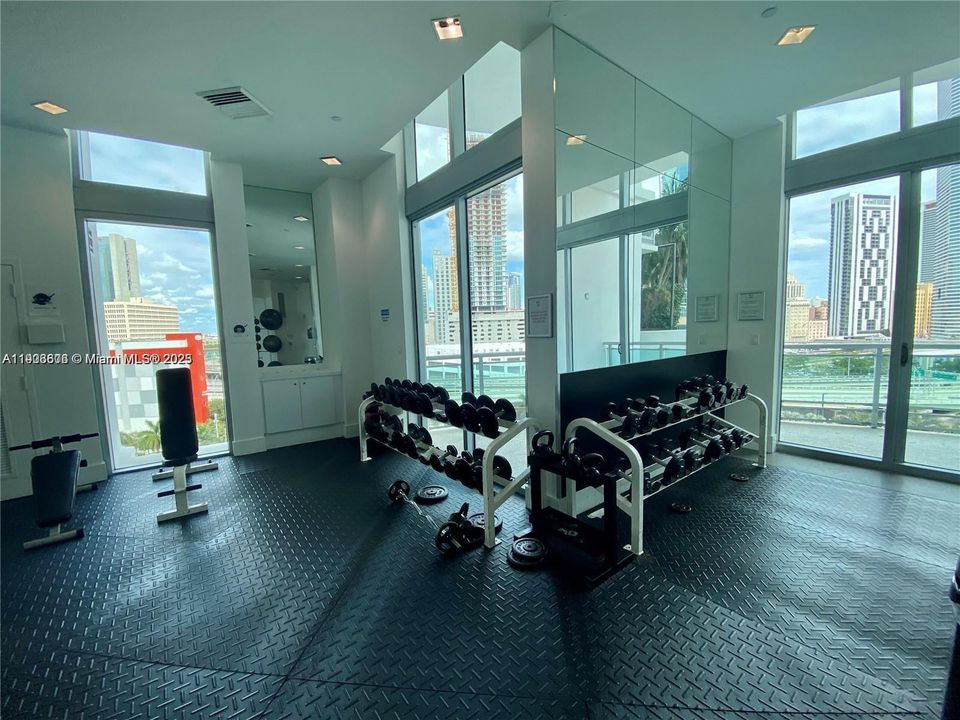 出租: $3,490 (2 贝兹, 2 浴室, 1030 平方英尺)