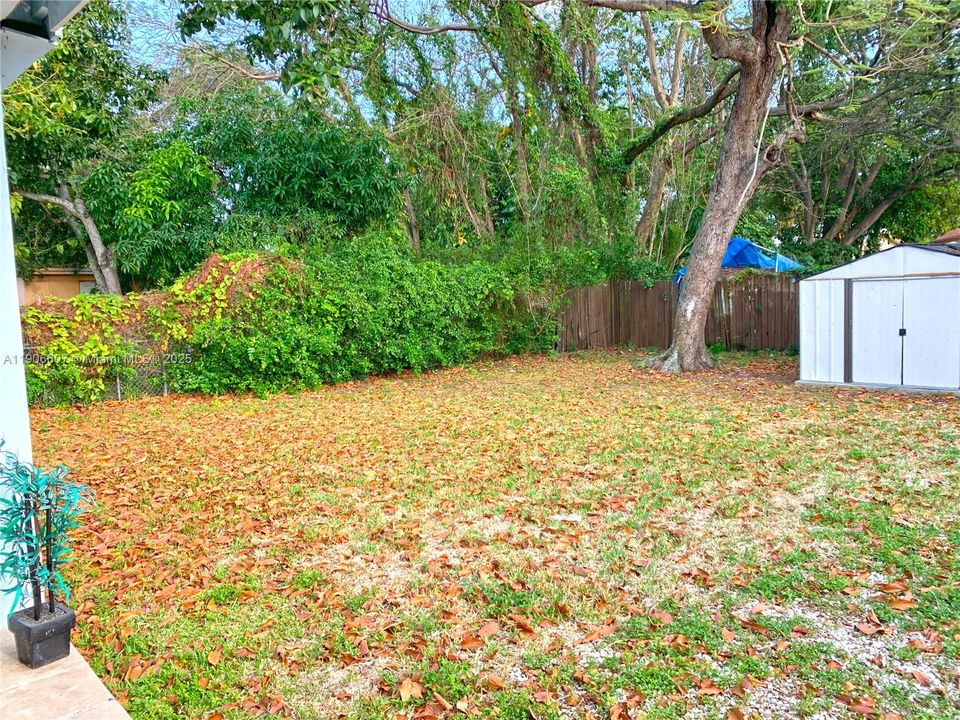 合同活跃: $4,275 (4 贝兹, 3 浴室, 2000 平方英尺)