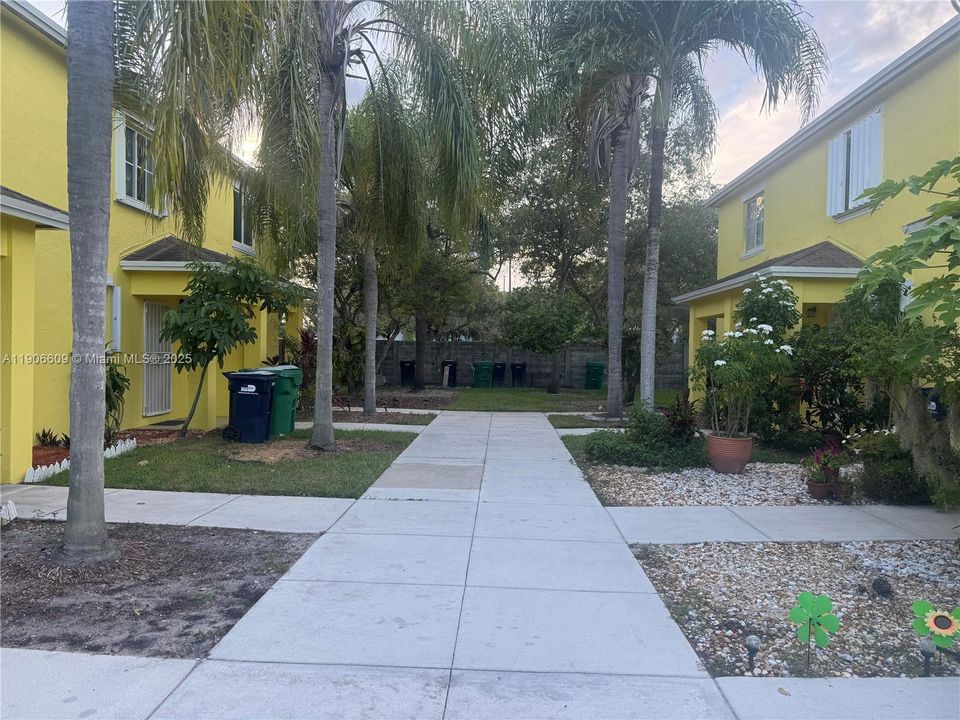 出租: $2,500 (2 贝兹, 2 浴室, 1020 平方英尺)