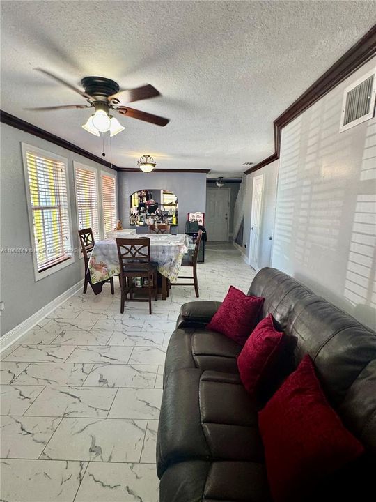 出租: $2,500 (2 贝兹, 2 浴室, 1020 平方英尺)