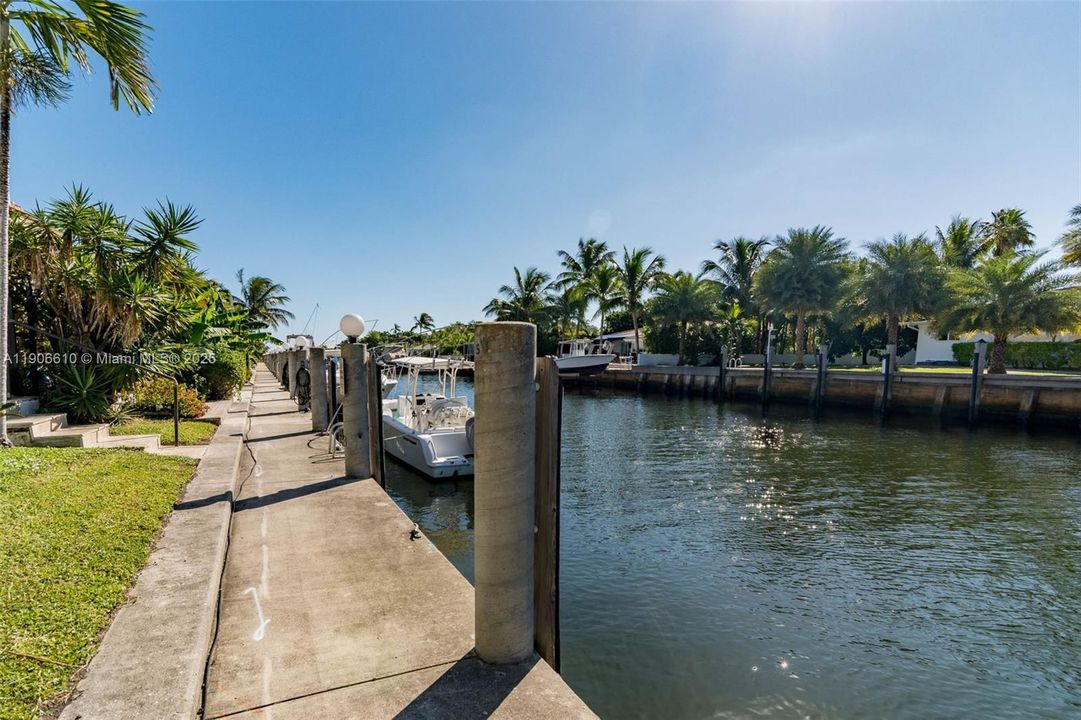 For Sale: $460,000 (2 beds, 2 baths, 1507 Square Feet)