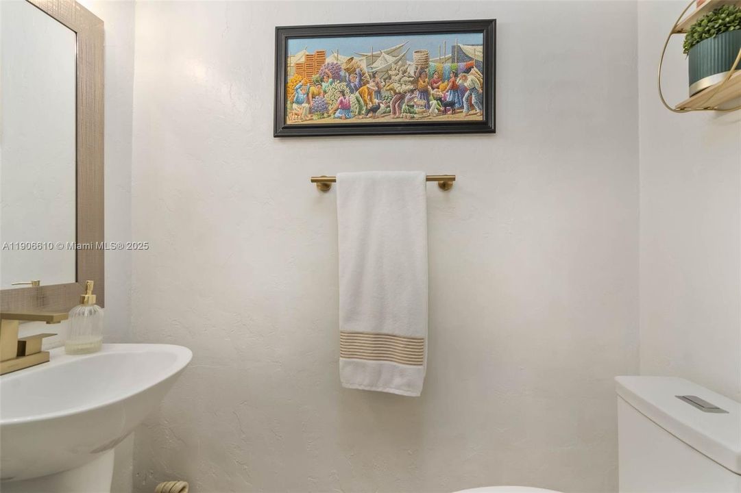 For Sale: $460,000 (2 beds, 2 baths, 1507 Square Feet)