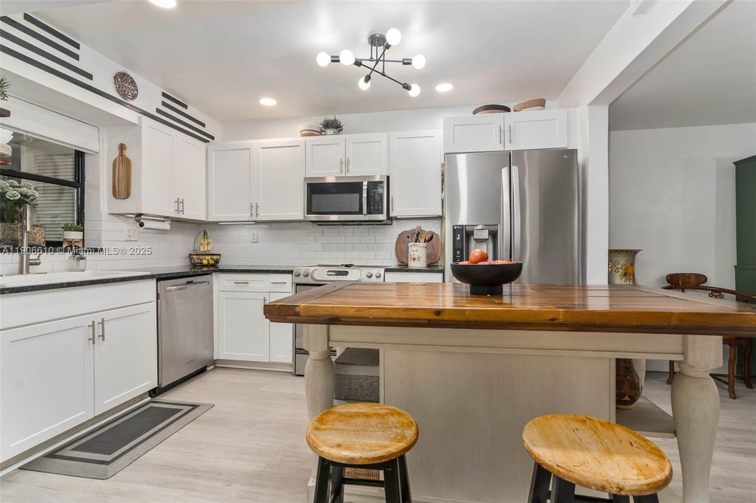 For Sale: $460,000 (2 beds, 2 baths, 1507 Square Feet)