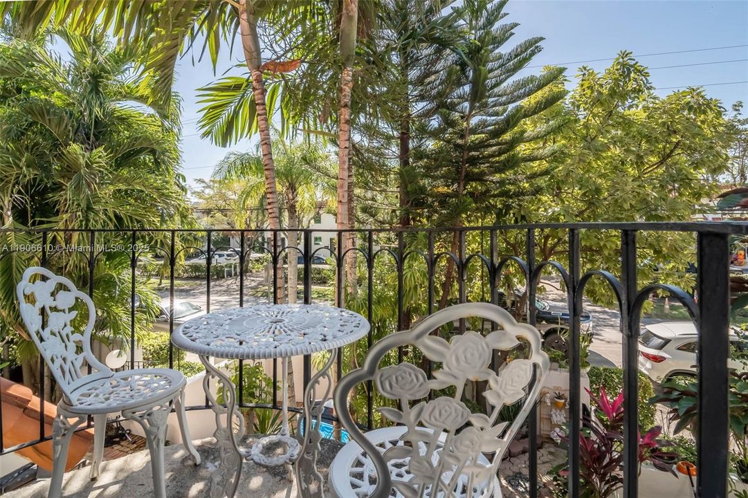 For Sale: $460,000 (2 beds, 2 baths, 1507 Square Feet)