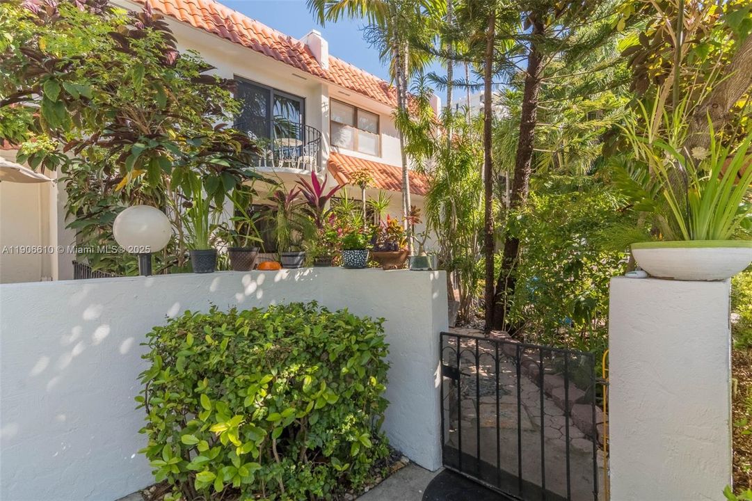 For Sale: $460,000 (2 beds, 2 baths, 1507 Square Feet)