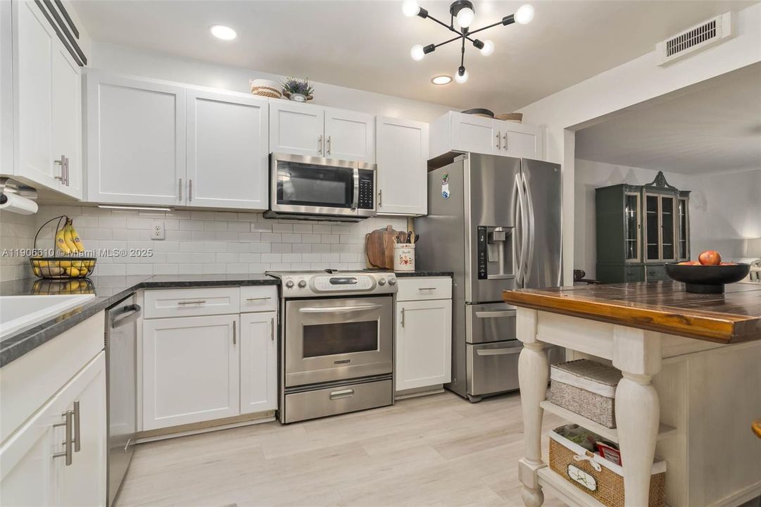 For Sale: $460,000 (2 beds, 2 baths, 1507 Square Feet)