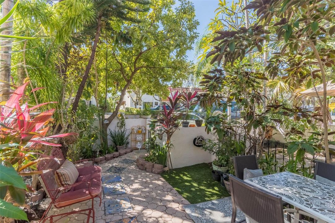 For Sale: $460,000 (2 beds, 2 baths, 1507 Square Feet)