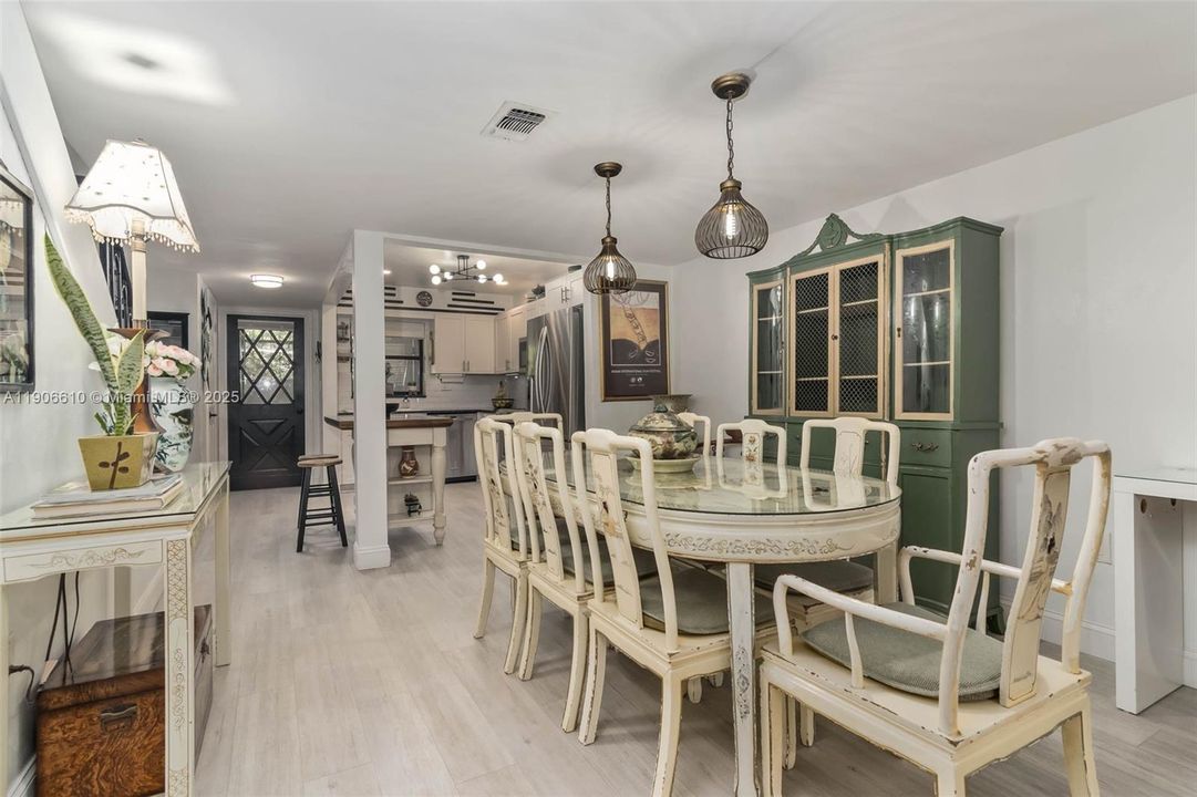 For Sale: $460,000 (2 beds, 2 baths, 1507 Square Feet)