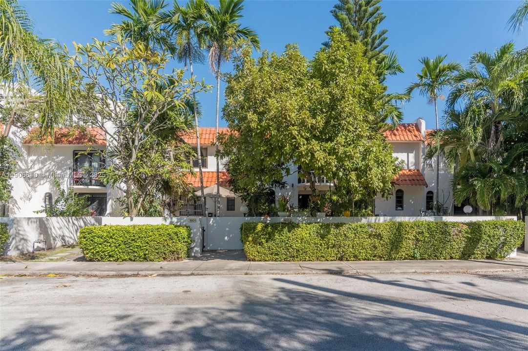 For Sale: $460,000 (2 beds, 2 baths, 1507 Square Feet)