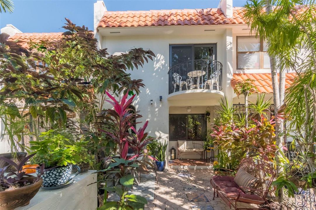 For Sale: $460,000 (2 beds, 2 baths, 1507 Square Feet)