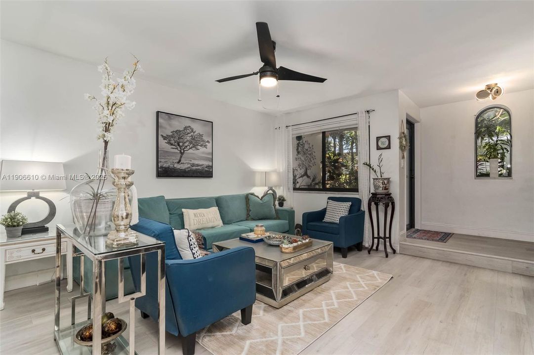 For Sale: $460,000 (2 beds, 2 baths, 1507 Square Feet)