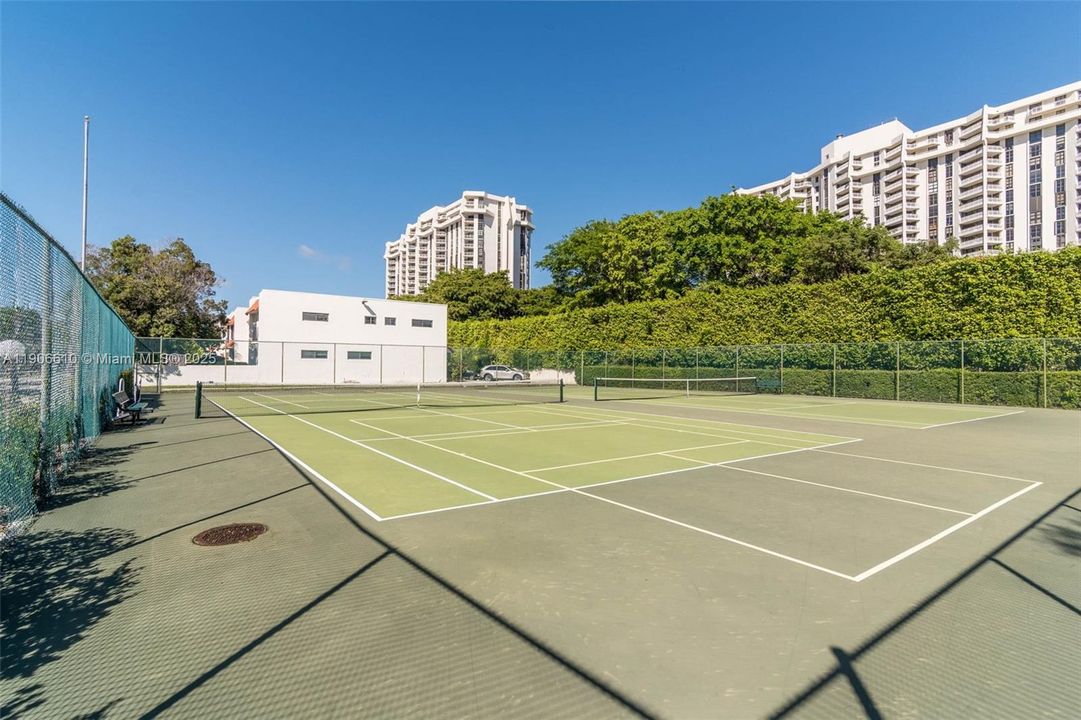 For Sale: $460,000 (2 beds, 2 baths, 1507 Square Feet)