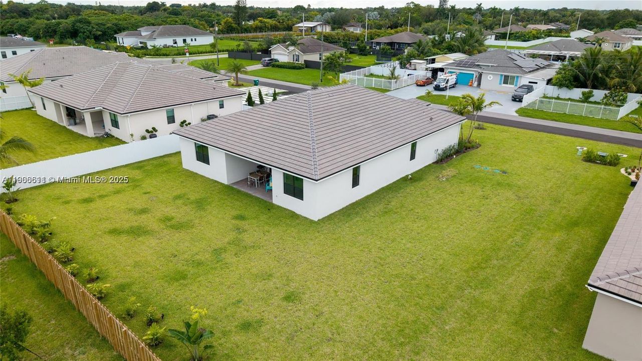 最近租的: $4,500 (4 贝兹, 3 浴室, 2533 平方英尺)