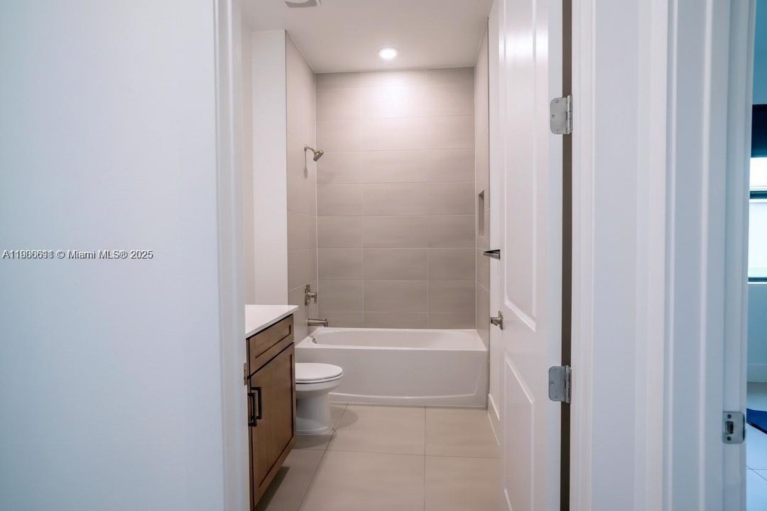 最近租的: $4,500 (4 贝兹, 3 浴室, 2533 平方英尺)