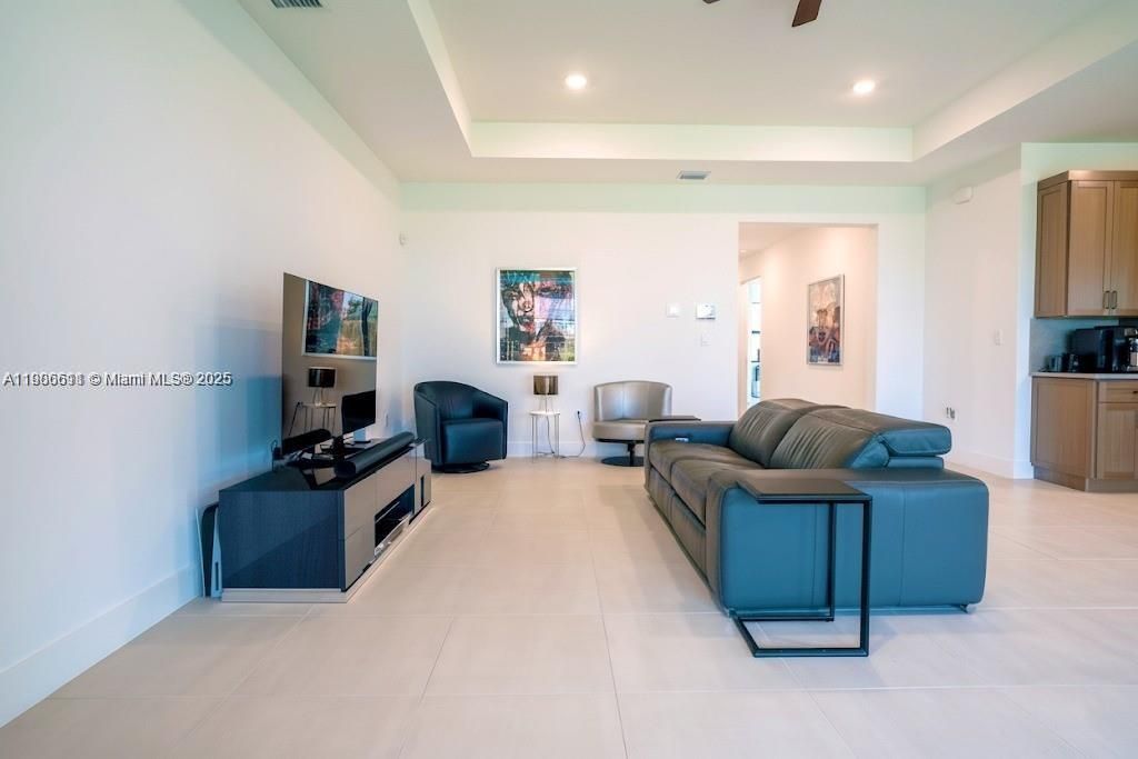 最近租的: $4,500 (4 贝兹, 3 浴室, 2533 平方英尺)