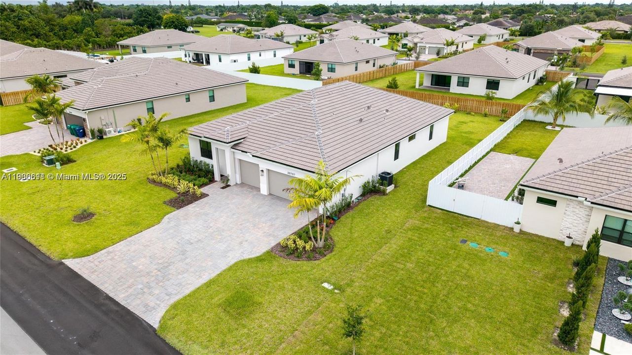 最近租的: $4,500 (4 贝兹, 3 浴室, 2533 平方英尺)