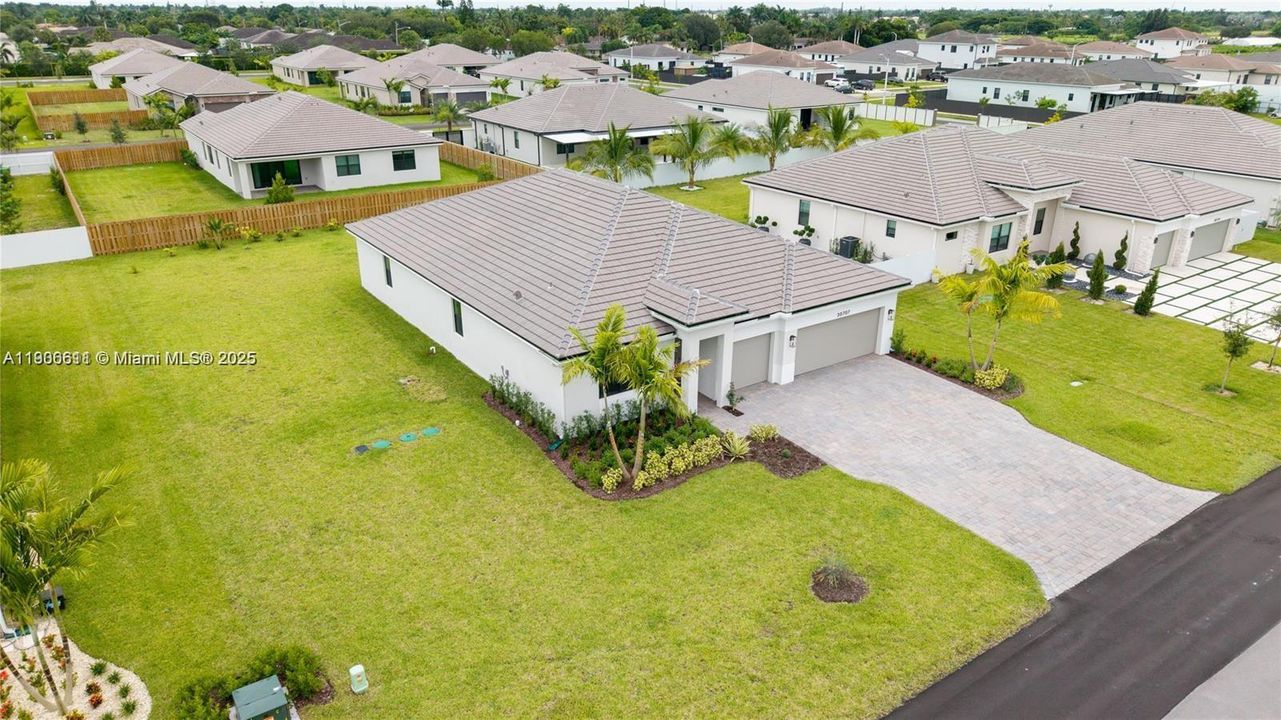 最近租的: $4,500 (4 贝兹, 3 浴室, 2533 平方英尺)