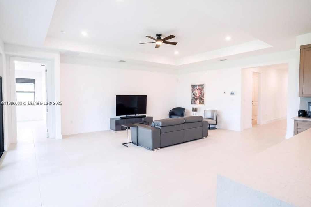 最近租的: $4,500 (4 贝兹, 3 浴室, 2533 平方英尺)