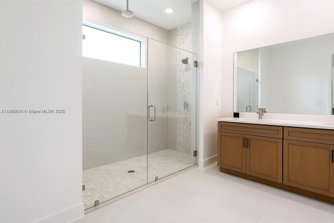 最近租的: $4,500 (4 贝兹, 3 浴室, 2533 平方英尺)