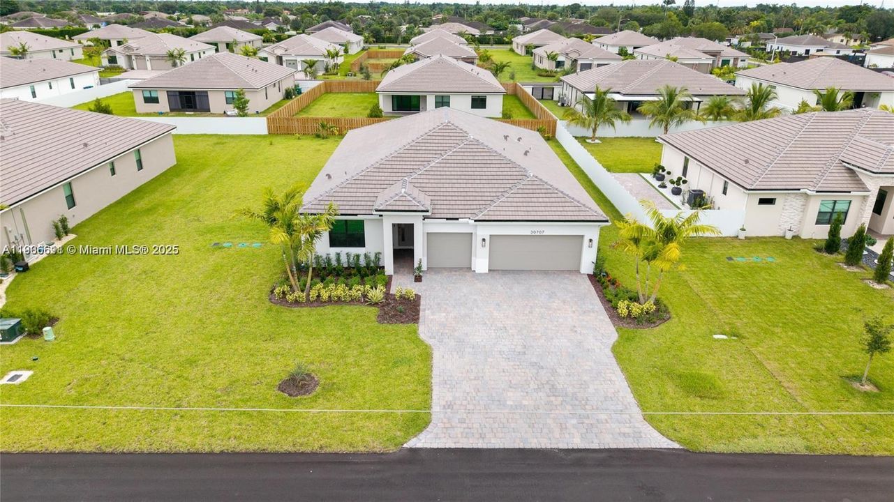 最近租的: $4,500 (4 贝兹, 3 浴室, 2533 平方英尺)