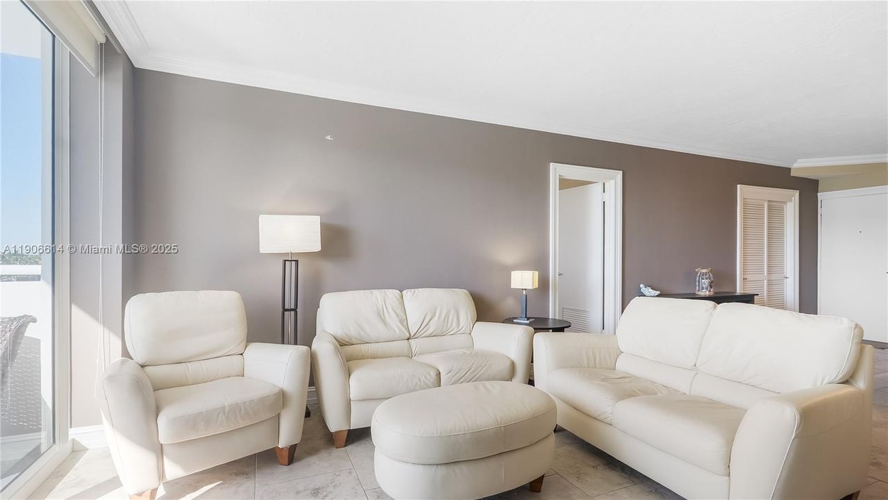 Active With Contract: $449,000 (2 beds, 2 baths, 1212 Square Feet)