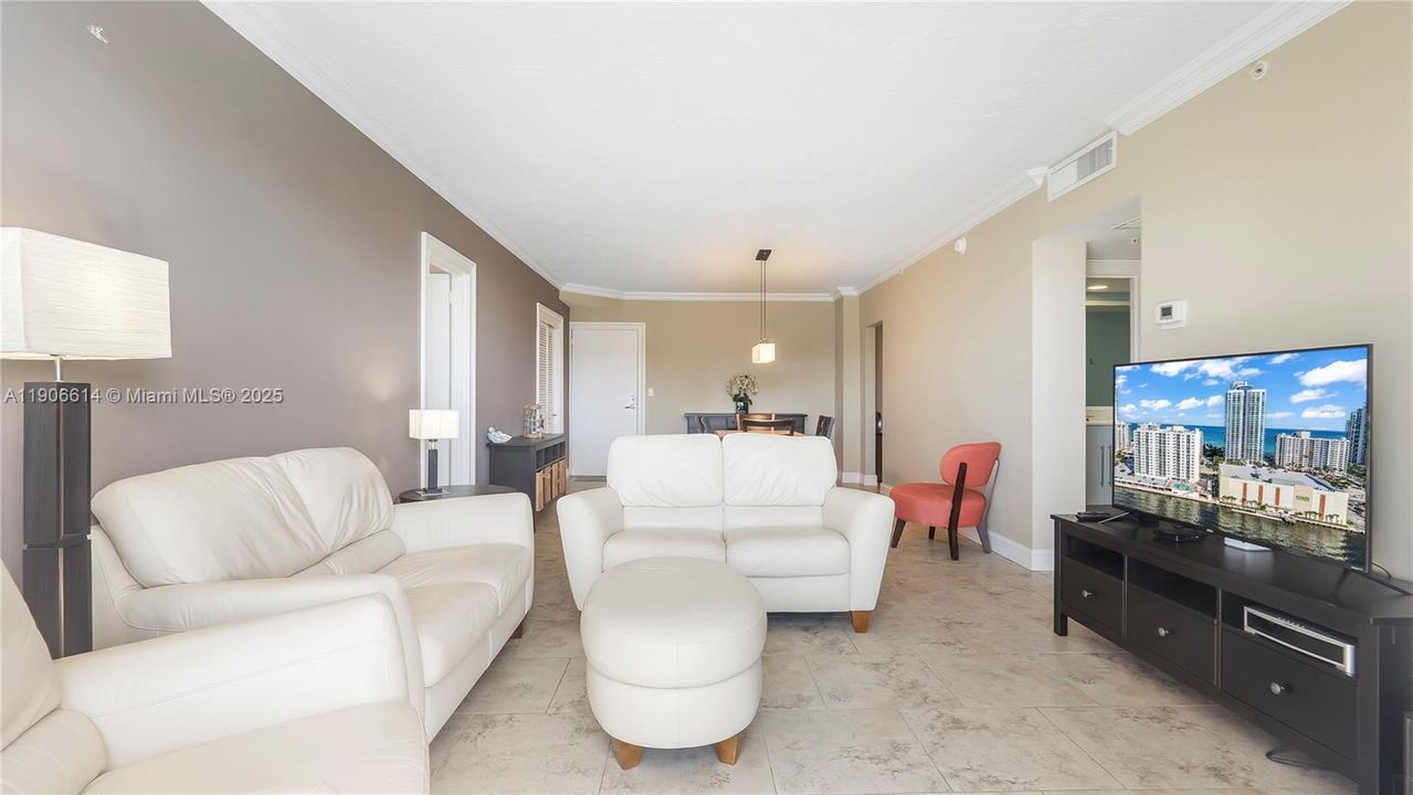 Active With Contract: $449,000 (2 beds, 2 baths, 1212 Square Feet)