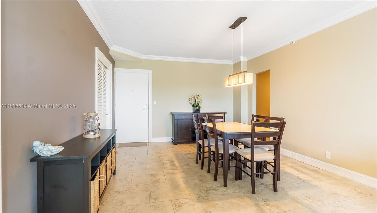 Active With Contract: $449,000 (2 beds, 2 baths, 1212 Square Feet)