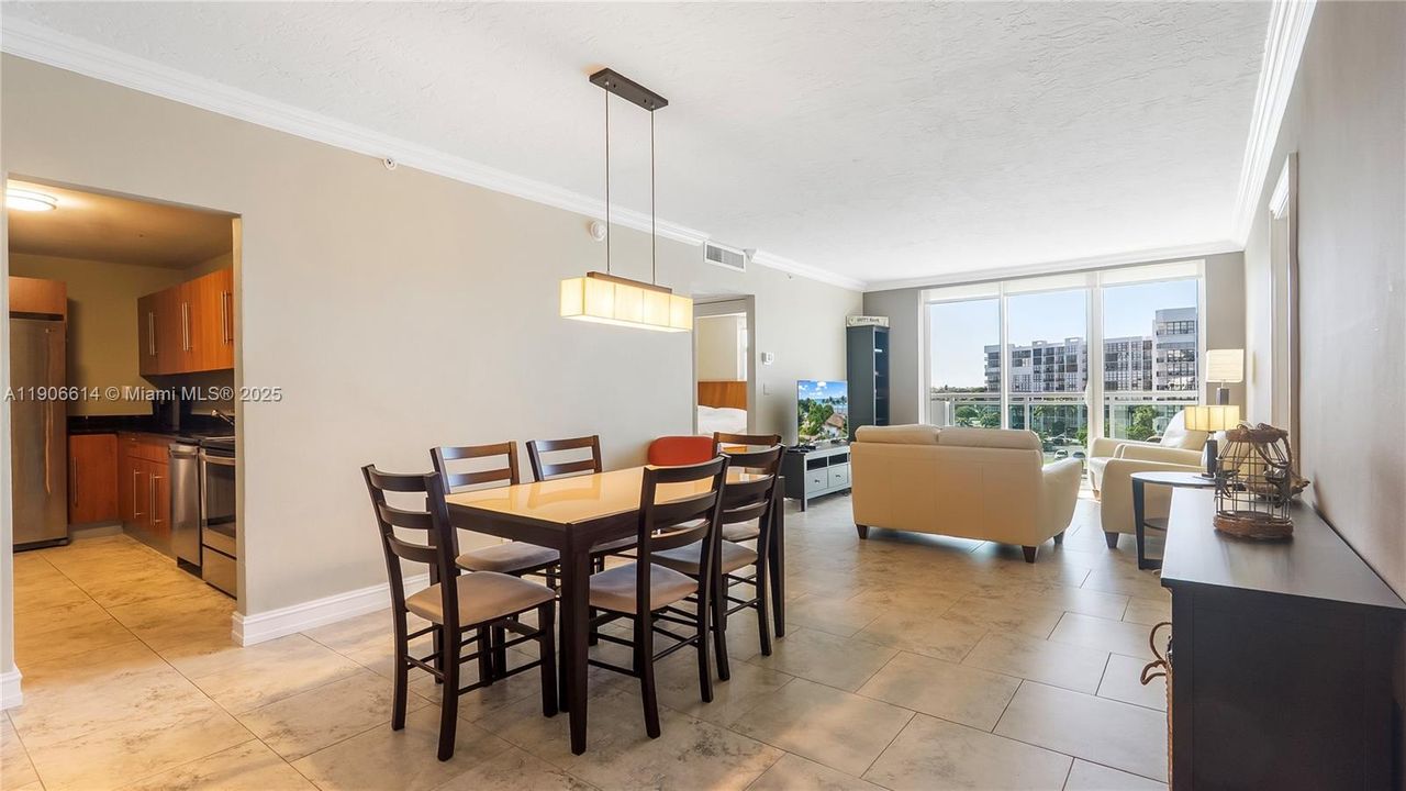 Active With Contract: $449,000 (2 beds, 2 baths, 1212 Square Feet)