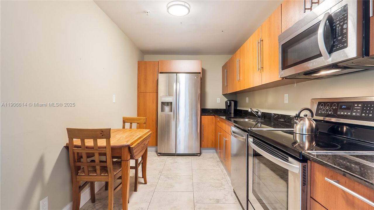 Active With Contract: $449,000 (2 beds, 2 baths, 1212 Square Feet)