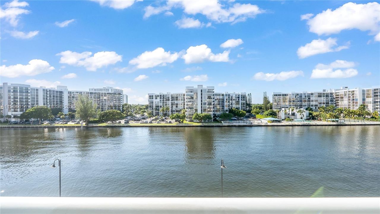 Active With Contract: $449,000 (2 beds, 2 baths, 1212 Square Feet)