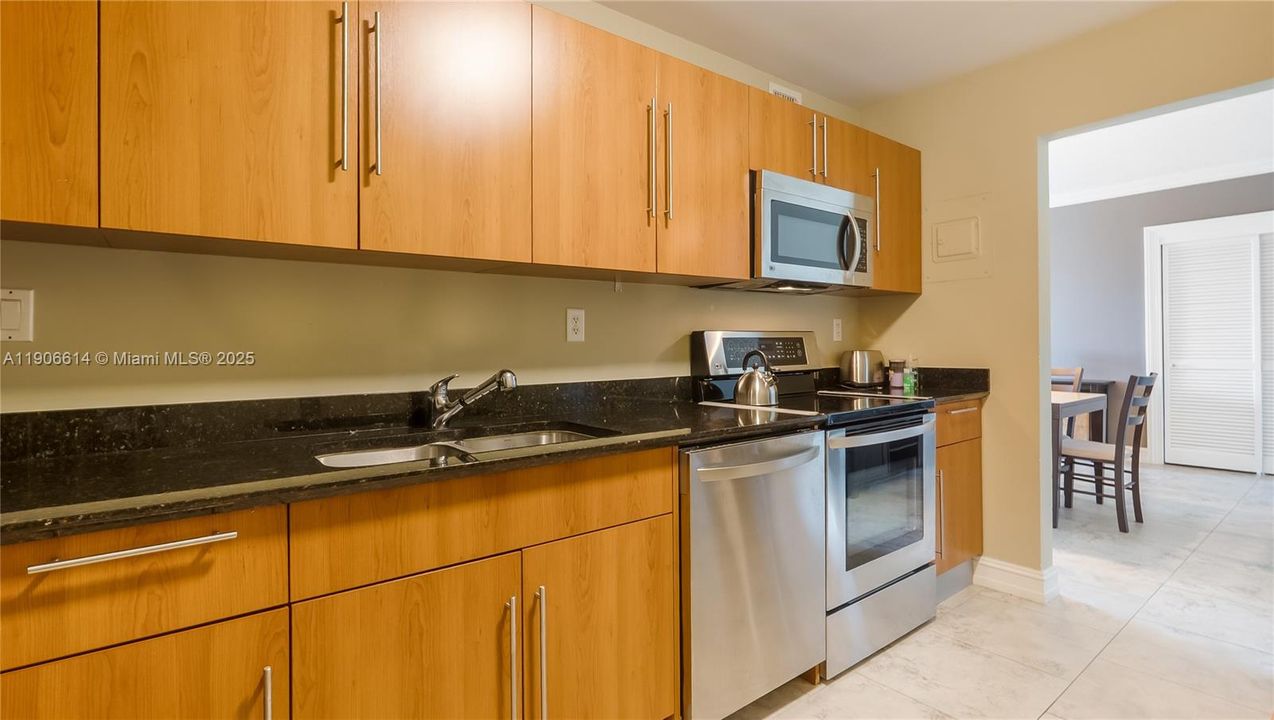 Active With Contract: $449,000 (2 beds, 2 baths, 1212 Square Feet)