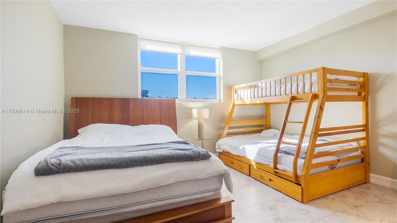 Active With Contract: $449,000 (2 beds, 2 baths, 1212 Square Feet)