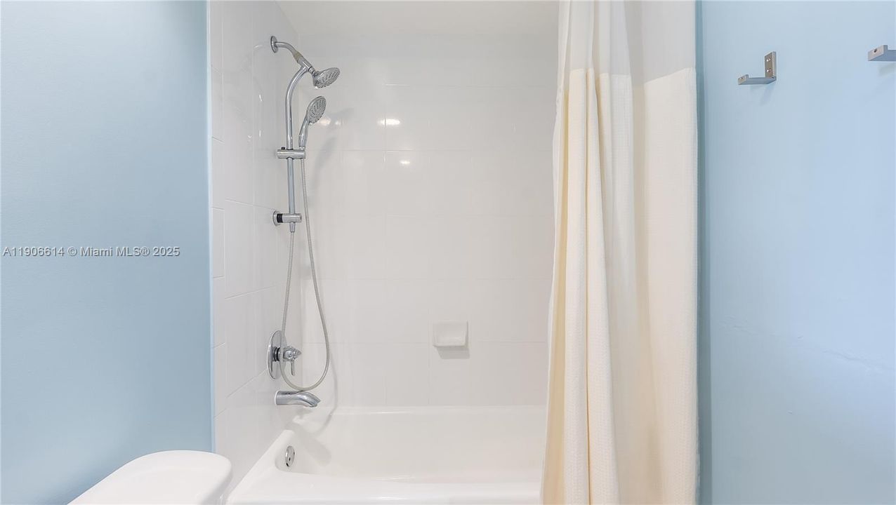 Active With Contract: $449,000 (2 beds, 2 baths, 1212 Square Feet)