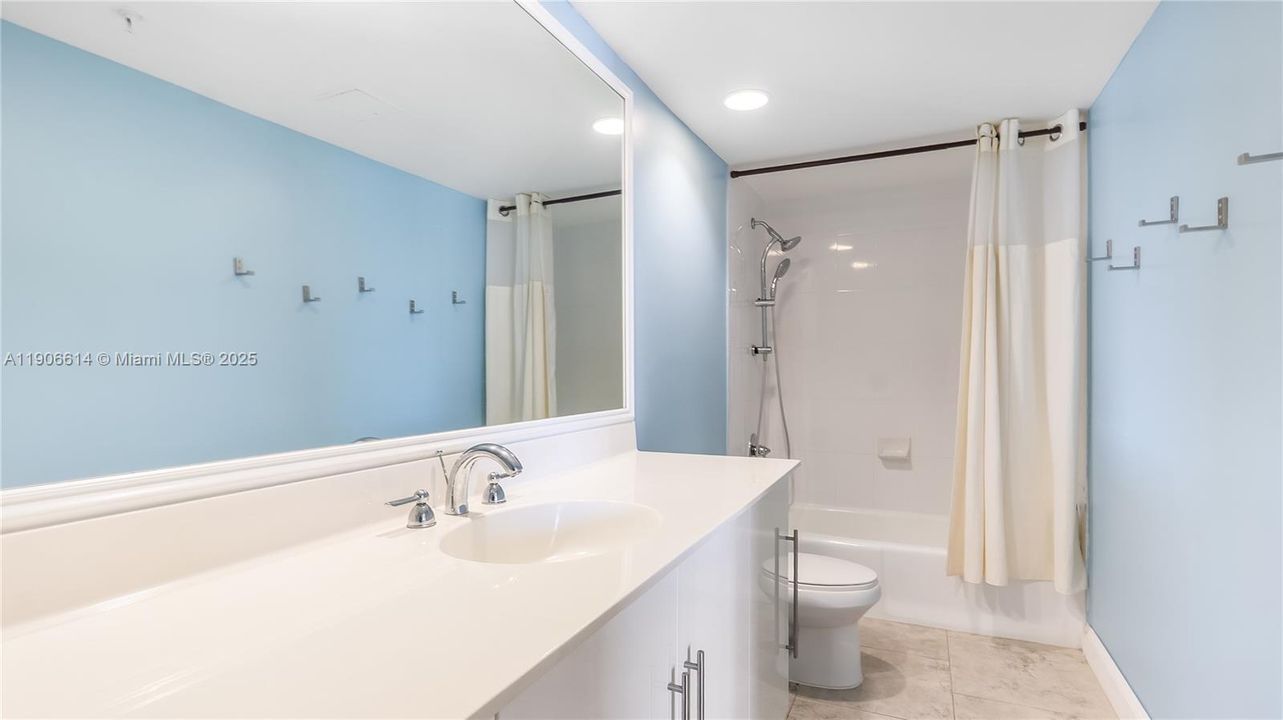 Active With Contract: $449,000 (2 beds, 2 baths, 1212 Square Feet)
