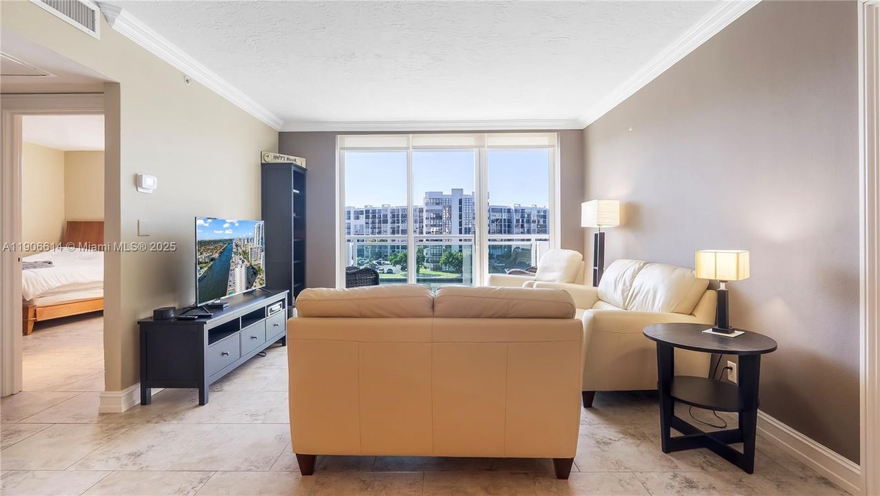 Active With Contract: $449,000 (2 beds, 2 baths, 1212 Square Feet)