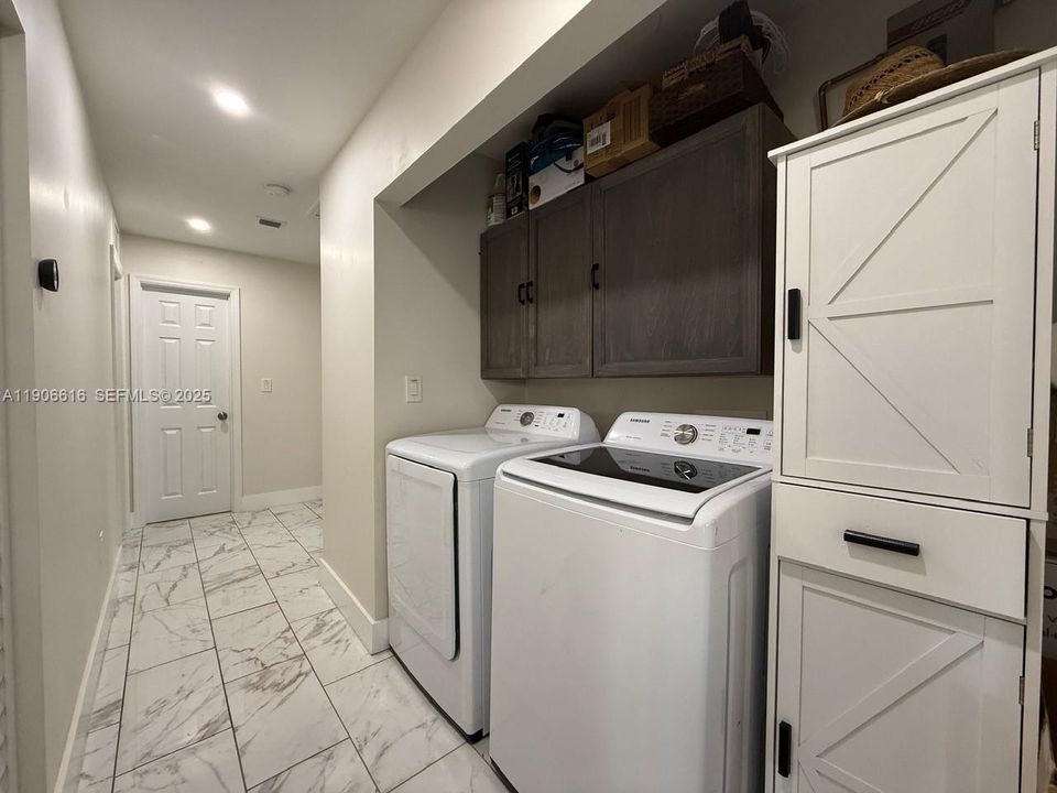 待售: $890,000 (4 贝兹, 3 浴室, 1795 平方英尺)