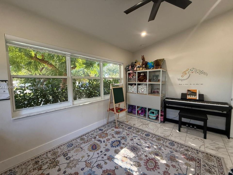 待售: $890,000 (4 贝兹, 3 浴室, 1795 平方英尺)