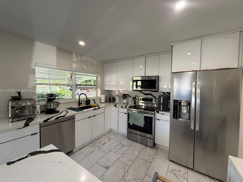 待售: $890,000 (4 贝兹, 3 浴室, 1795 平方英尺)