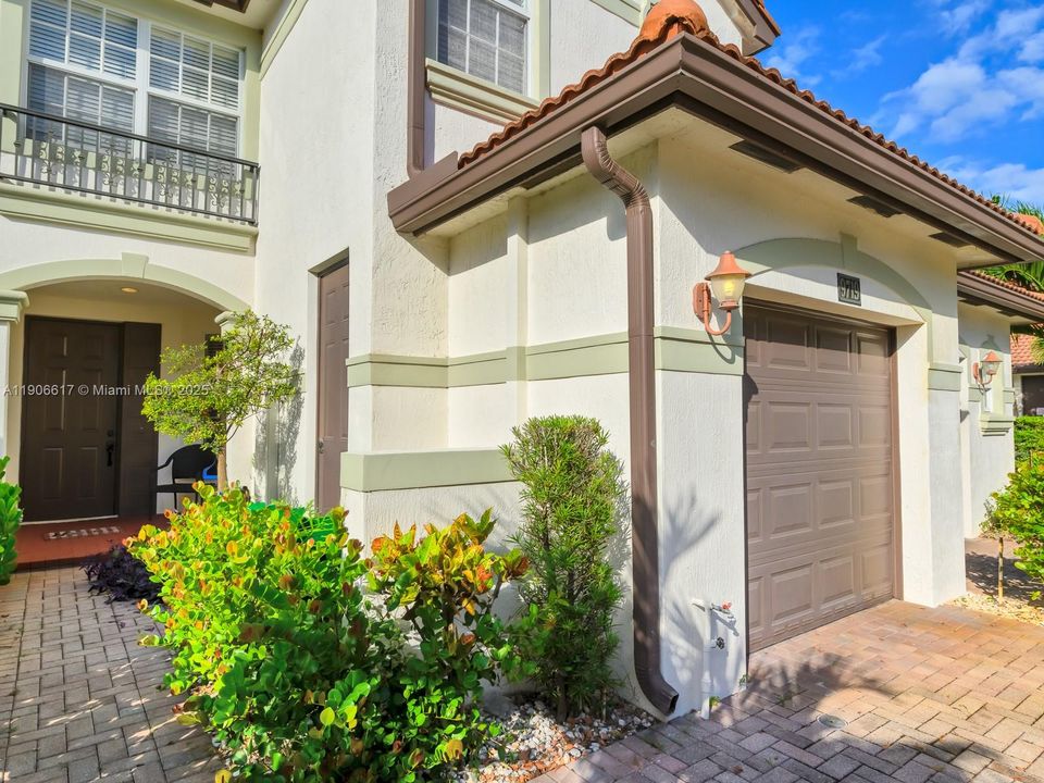 En Venta: $595,000 (3 camas, 2 baños, 1985 Pies cuadrados)